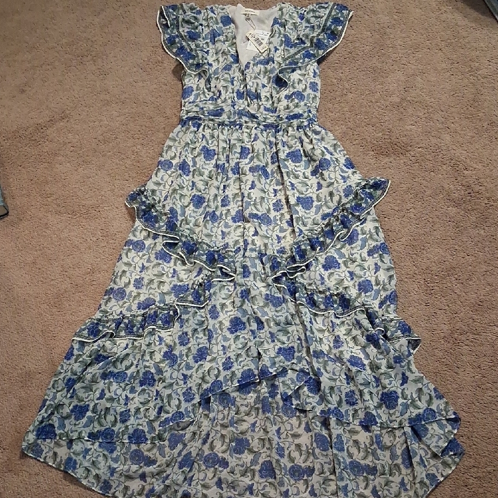 New Nordstrom Rack flattering Carnation dress, size medium